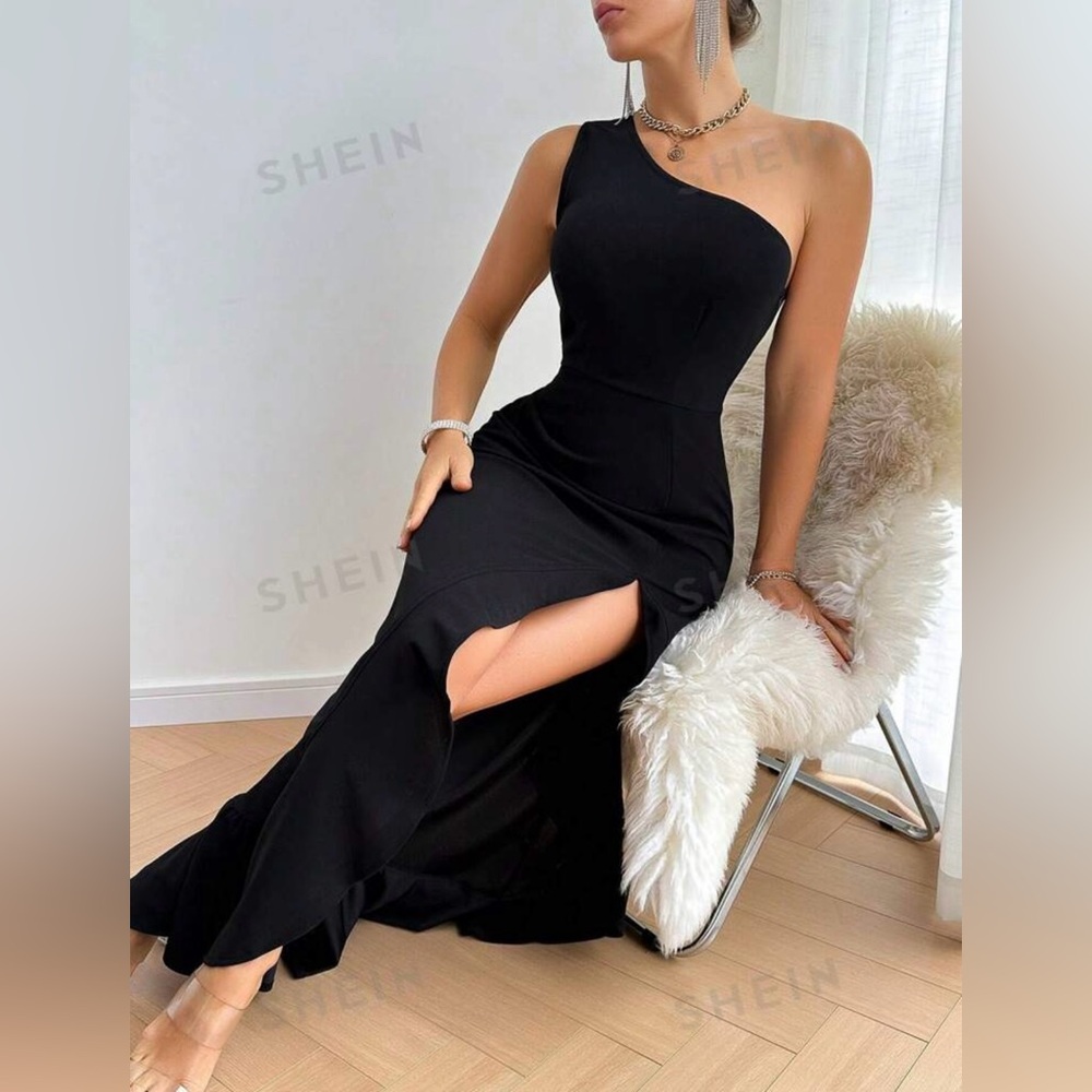 Black bodycon dress